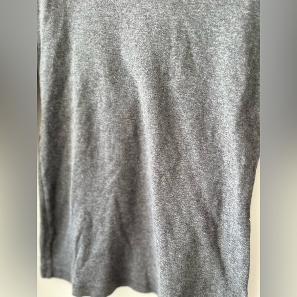 GAP Crewneck Gray Long-sleeve Basic Top - Picture 5 of 6